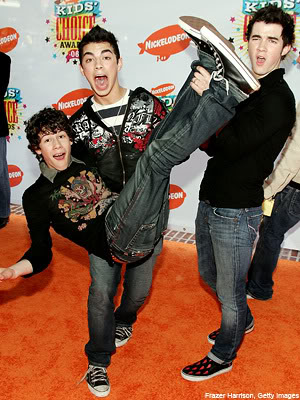 jonas_brothers_300_07.jpg