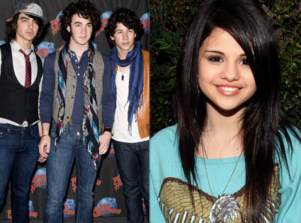 425.jonas.bros.gomez.052208.jpg