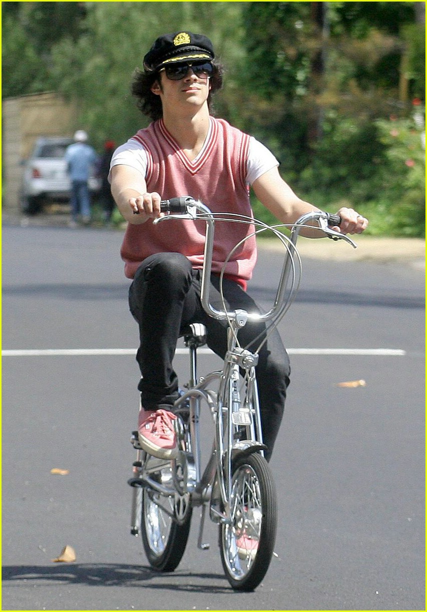 jonas-brothers-bicycle-boys-04.jpg