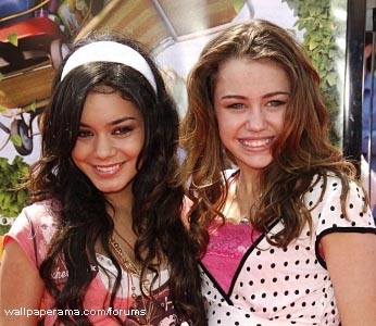 3548_miley-cyrus-vanessa-hudgens[1].jpg